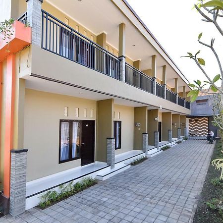 RedDoorz Plus near Jalan Imam Bonjol Denpasar Seminyak  Bagian luar foto