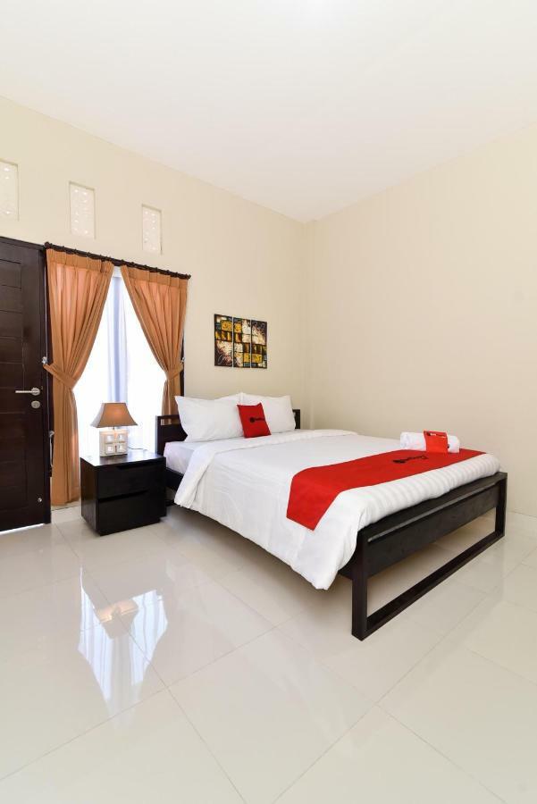 RedDoorz Plus near Jalan Imam Bonjol Denpasar Seminyak  Bagian luar foto