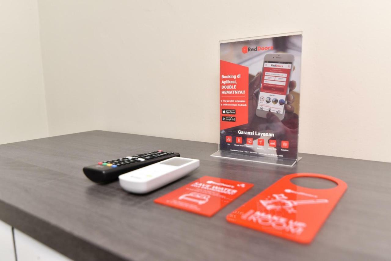RedDoorz Plus near Jalan Imam Bonjol Denpasar Seminyak  Bagian luar foto